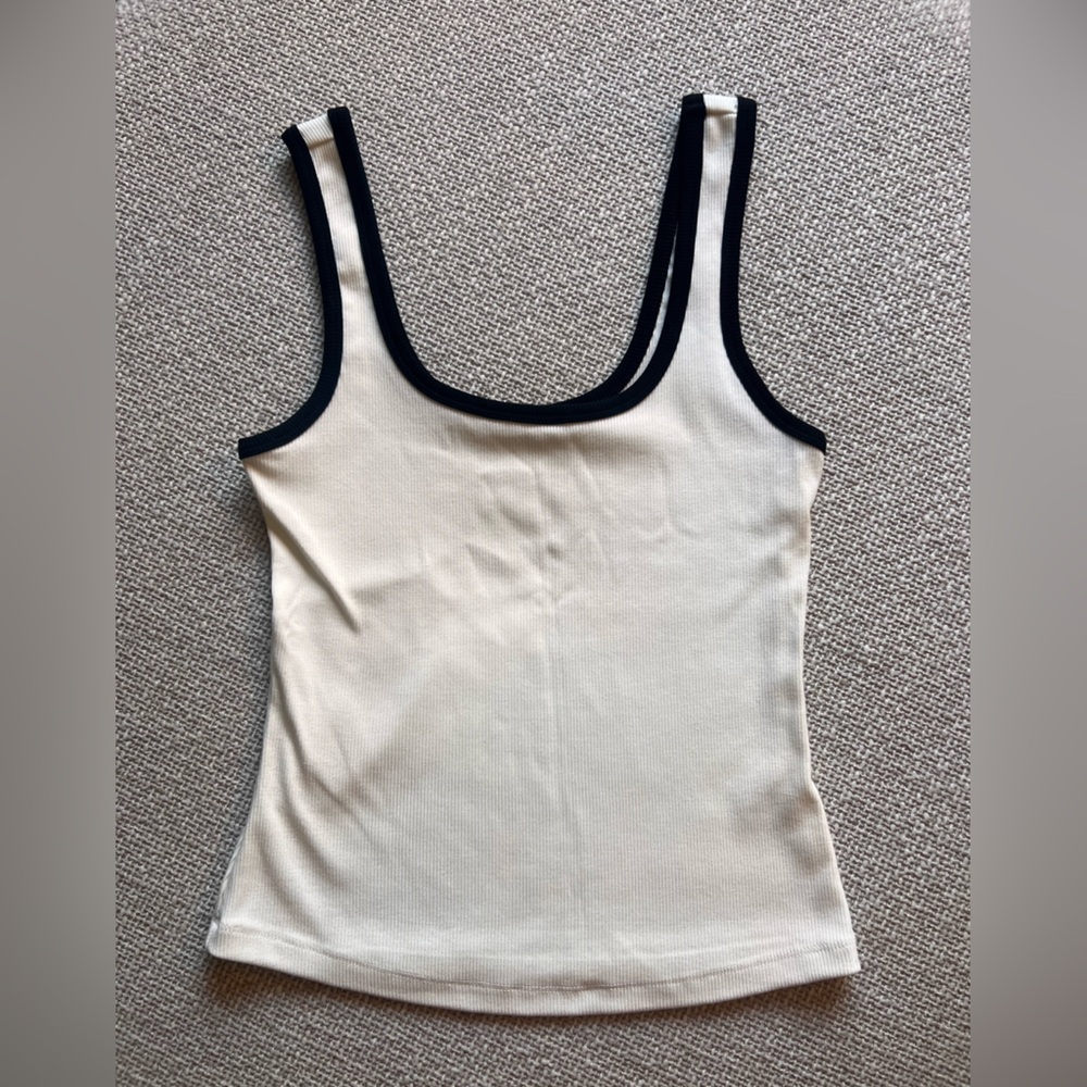 Dynamite Cream Tank Top with Black Edges Women’s Small